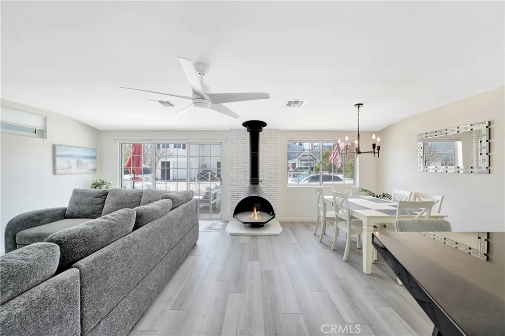 216 Collins Newport Beach, CA 92662