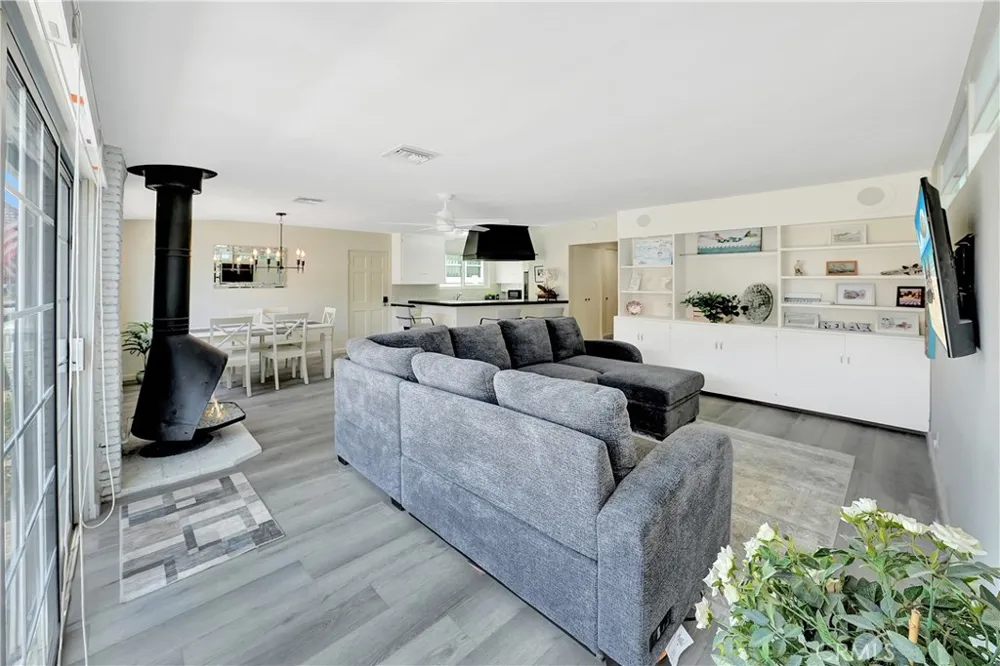 216 Collins Newport Beach, CA 92662