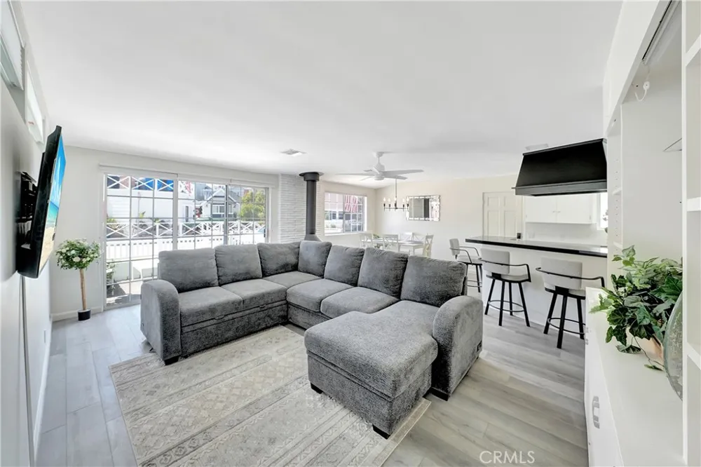 216 Collins Newport Beach, CA 92662