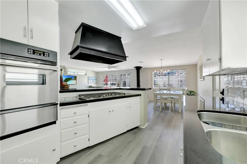 216 Collins Newport Beach, CA 92662