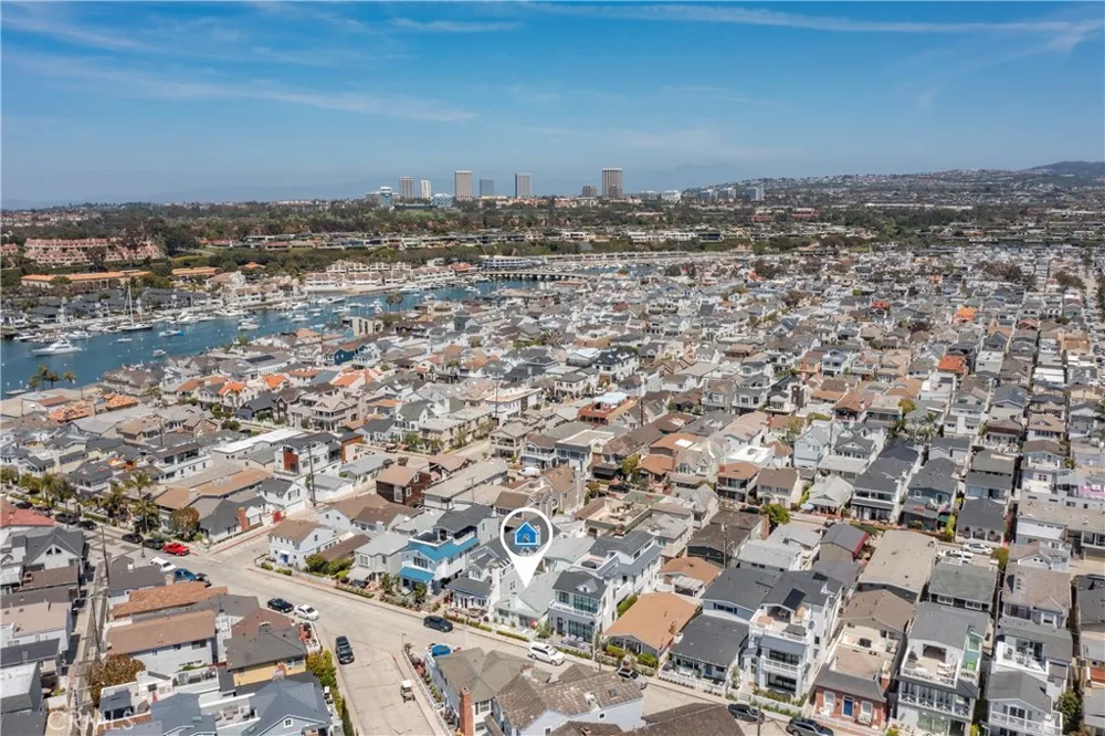 216 Collins Newport Beach, CA 92662