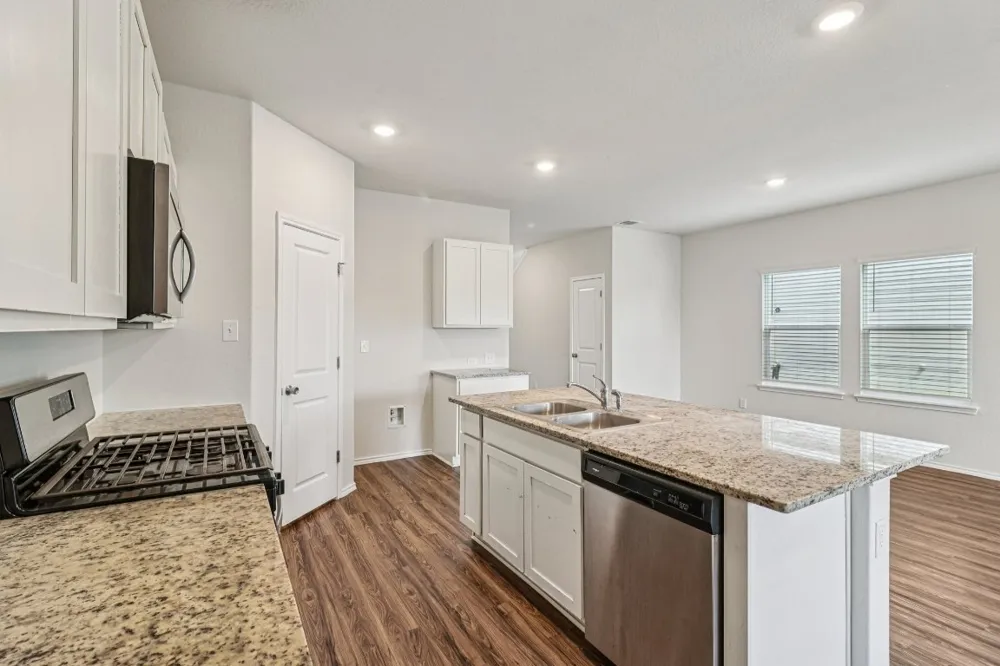 4006 Bay Leaf Loop Von Ormy, TX 78073
