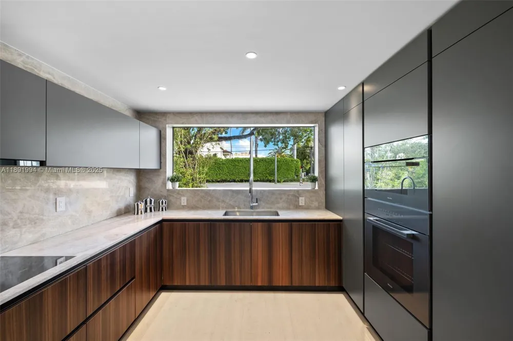 222 E Rivo Alto Dr Miami Beach, FL 33139