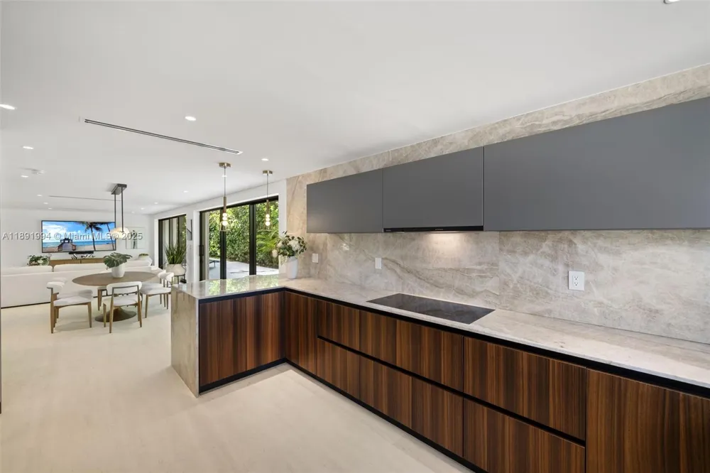 222 E Rivo Alto Dr Miami Beach, FL 33139