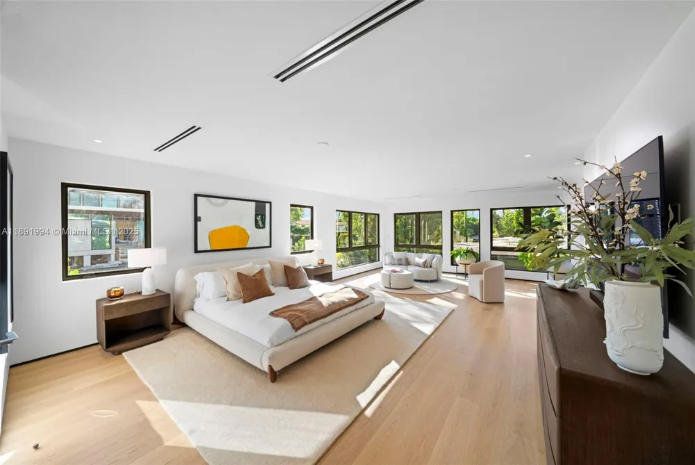 222 E Rivo Alto Dr Miami Beach, FL 33139