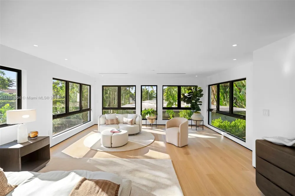 222 E Rivo Alto Dr Miami Beach, FL 33139
