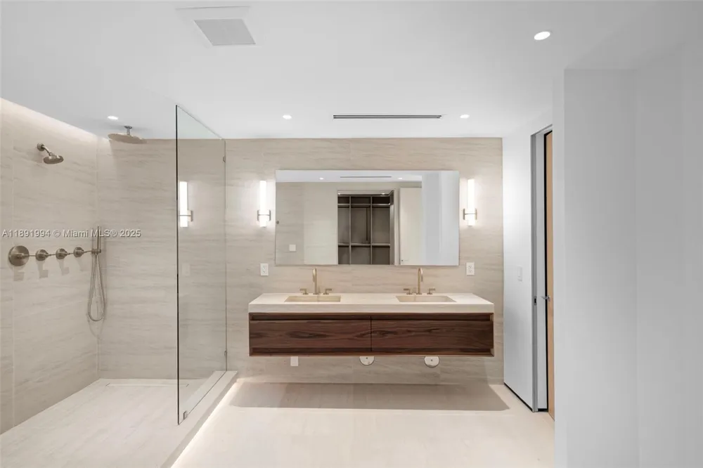 222 E Rivo Alto Dr Miami Beach, FL 33139