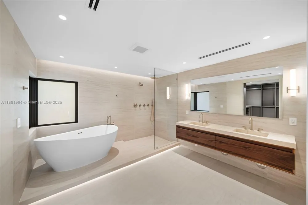 222 E Rivo Alto Dr Miami Beach, FL 33139