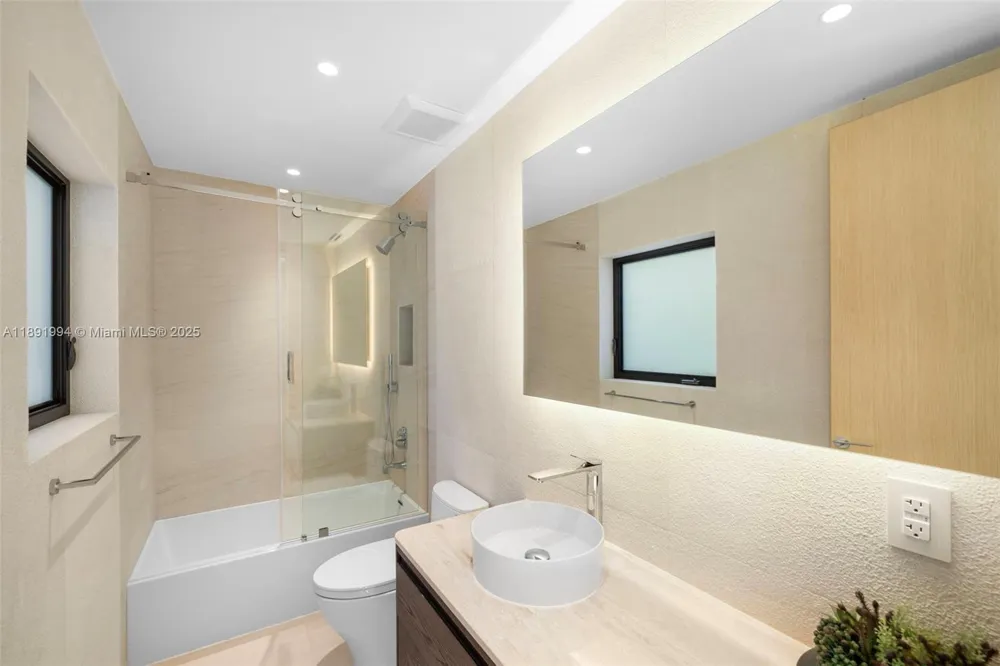 222 E Rivo Alto Dr Miami Beach, FL 33139