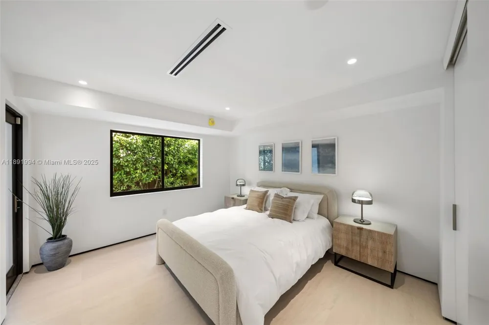 222 E Rivo Alto Dr Miami Beach, FL 33139