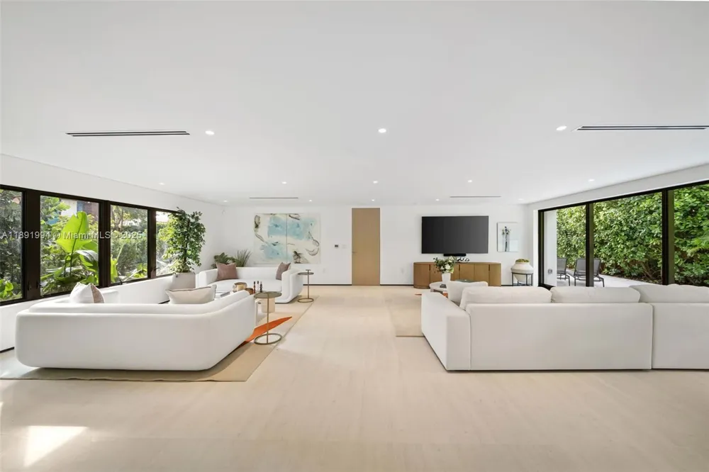 222 E Rivo Alto Dr Miami Beach, FL 33139