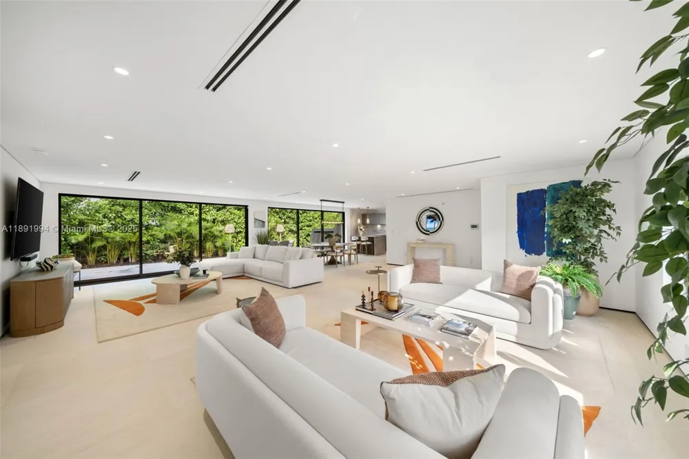 222 E Rivo Alto Dr Miami Beach, FL 33139