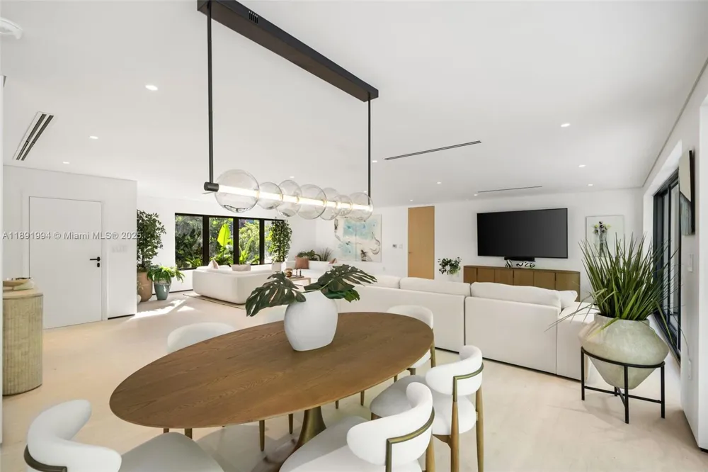 222 E Rivo Alto Dr Miami Beach, FL 33139