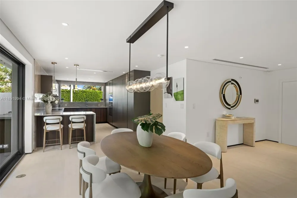 222 E Rivo Alto Dr Miami Beach, FL 33139
