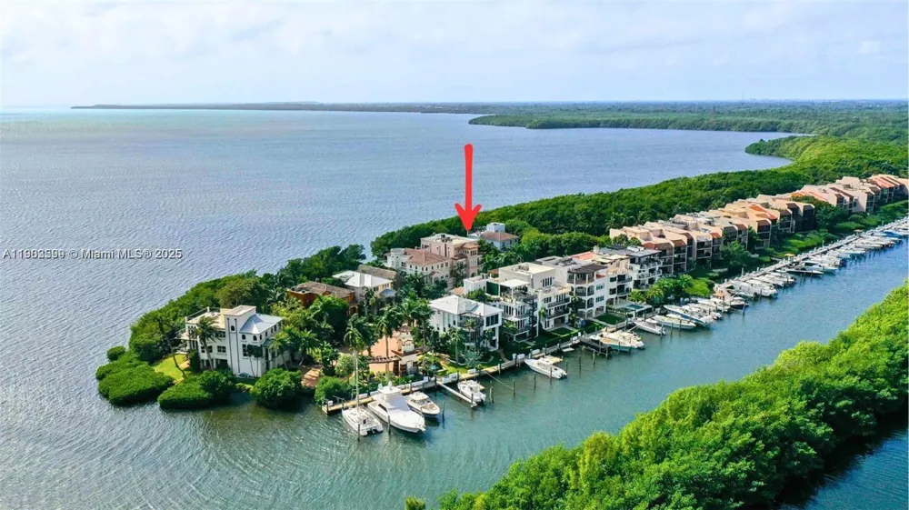 5863 Paradise Point Dr Palmetto Bay, FL 33157