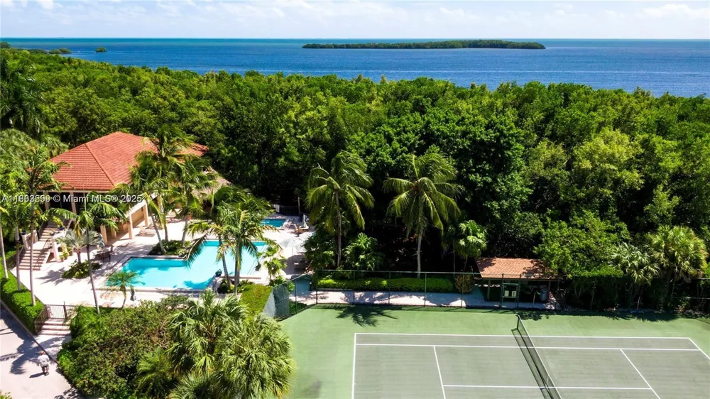 5863 Paradise Point Dr Palmetto Bay, FL 33157