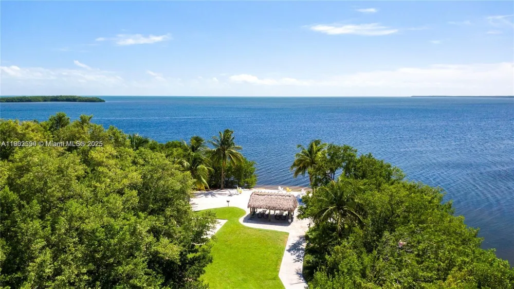 5863 Paradise Point Dr Palmetto Bay, FL 33157