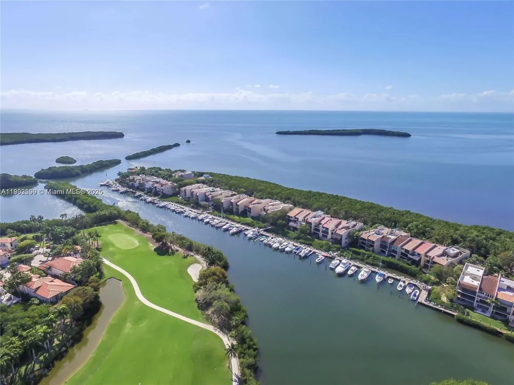 5863 Paradise Point Dr Palmetto Bay, FL 33157