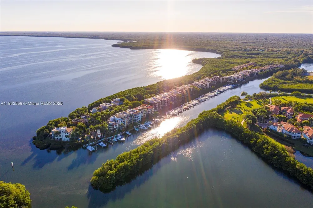 5863 Paradise Point Dr Palmetto Bay, FL 33157