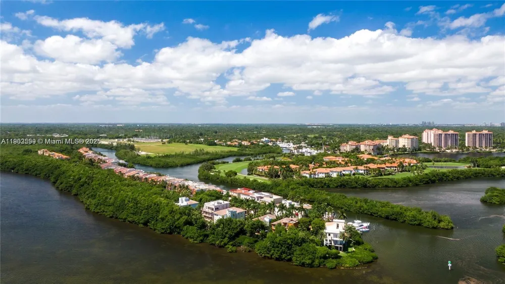 5863 Paradise Point Dr Palmetto Bay, FL 33157