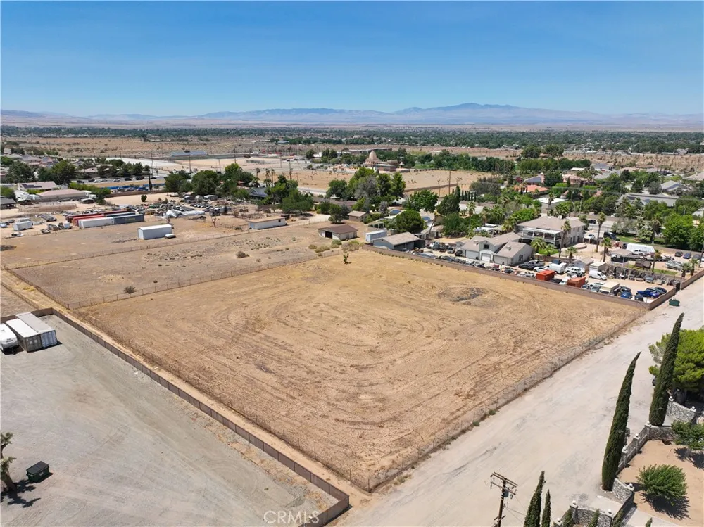 27 Saint W Drt Vic Avenue Palmdale, CA 93551