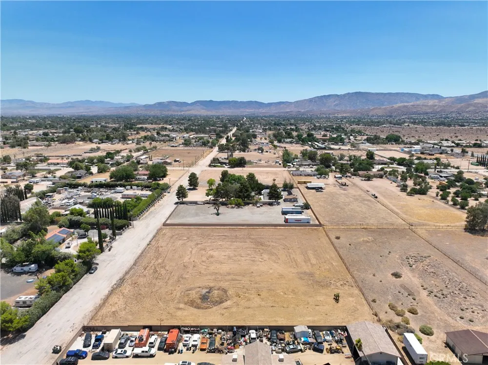 27 Saint W Drt Vic Avenue Palmdale, CA 93551