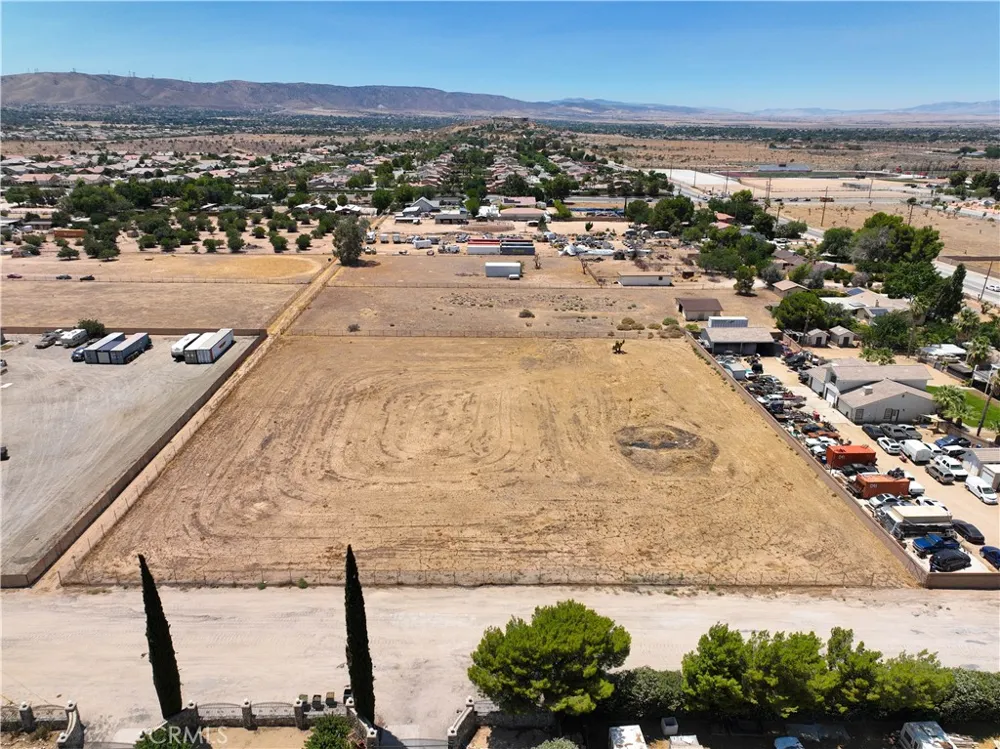 27 Saint W Drt Vic Avenue Palmdale, CA 93551