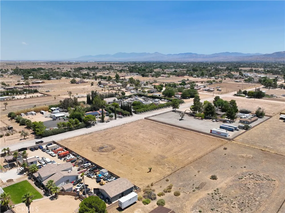 27 Saint W Drt Vic Avenue Palmdale, CA 93551
