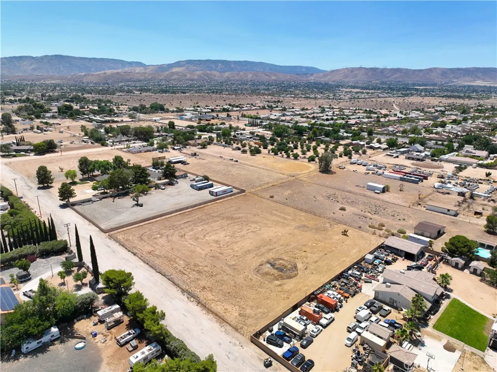 27 Saint W Drt Vic Avenue Palmdale, CA 93551