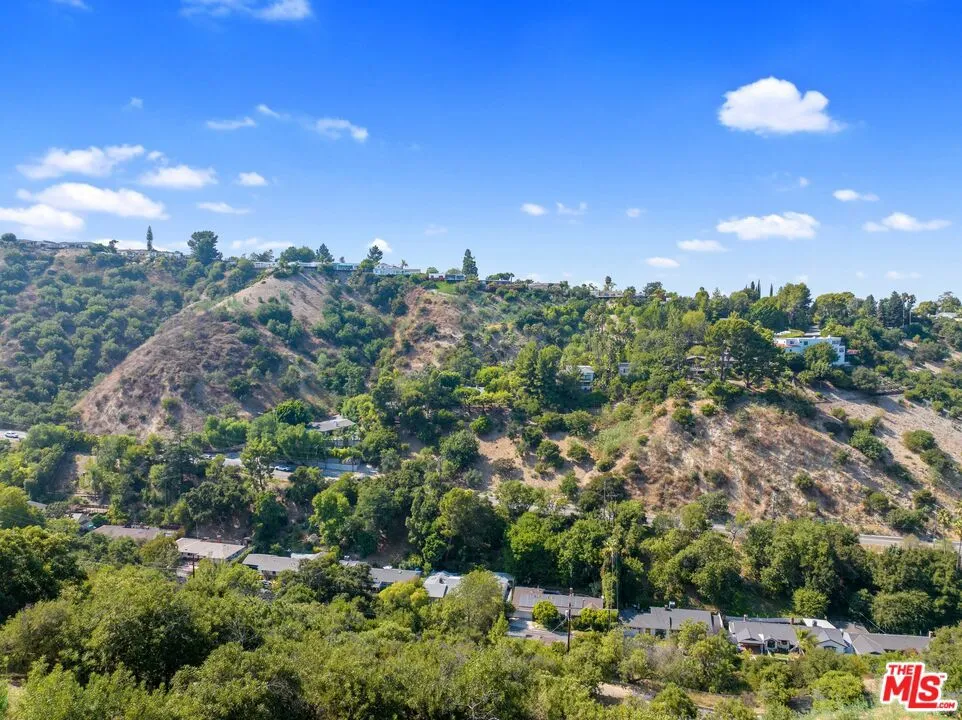 3654 Oakfield Drive Sherman Oaks, CA 91423
