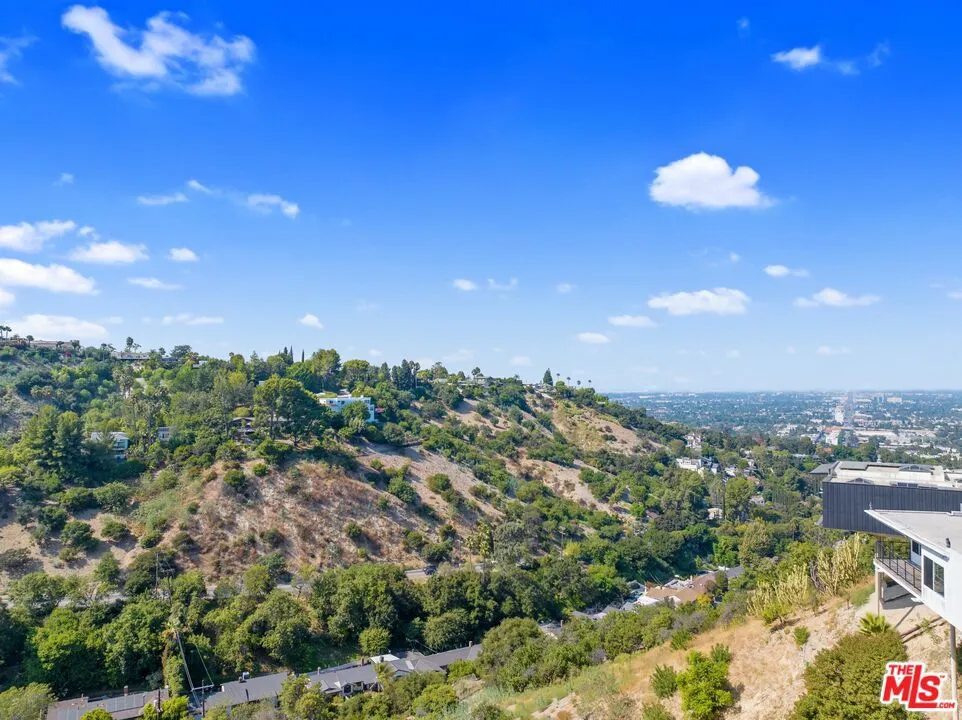 3654 Oakfield Drive Sherman Oaks, CA 91423
