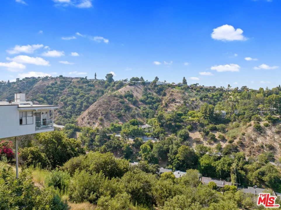3654 Oakfield Drive Sherman Oaks, CA 91423