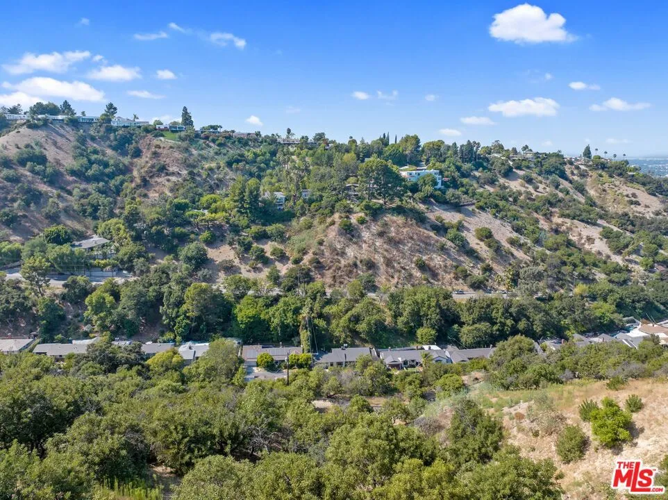 3654 Oakfield Drive Sherman Oaks, CA 91423