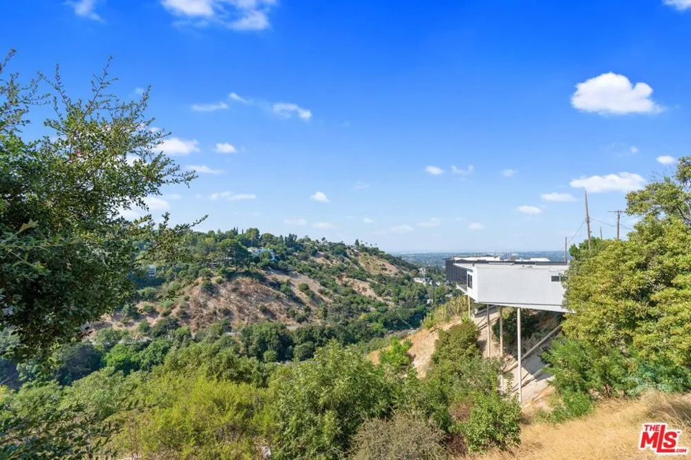 3654 Oakfield Drive Sherman Oaks, CA 91423