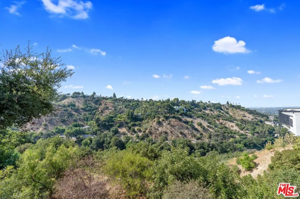 3664 Oakfield Drive Sherman Oaks, CA 91423
