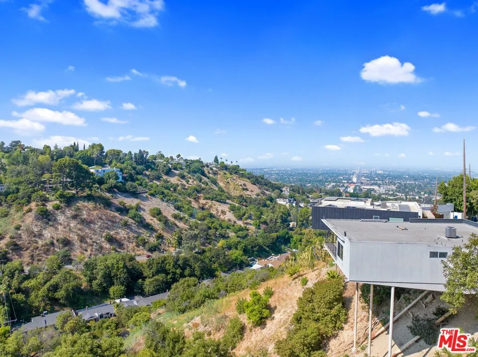 3664 Oakfield Drive Sherman Oaks, CA 91423
