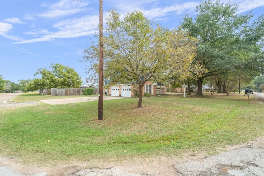 290 Sycamore Street Van, TX 75790