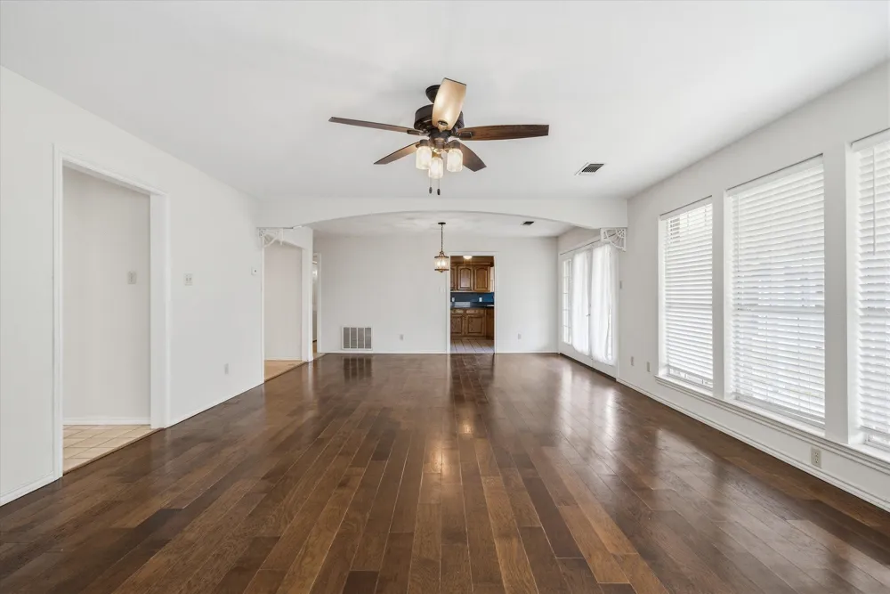 290 Sycamore Street Van, TX 75790