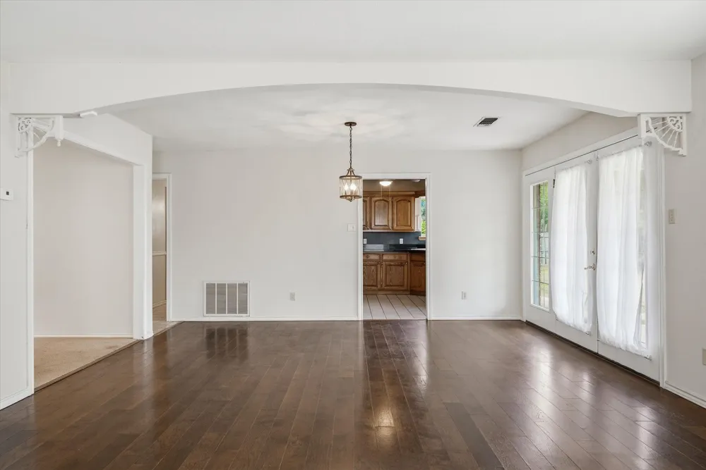 290 Sycamore Street Van, TX 75790