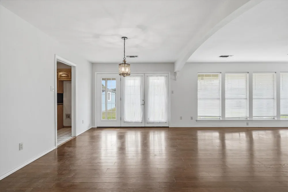 290 Sycamore Street Van, TX 75790