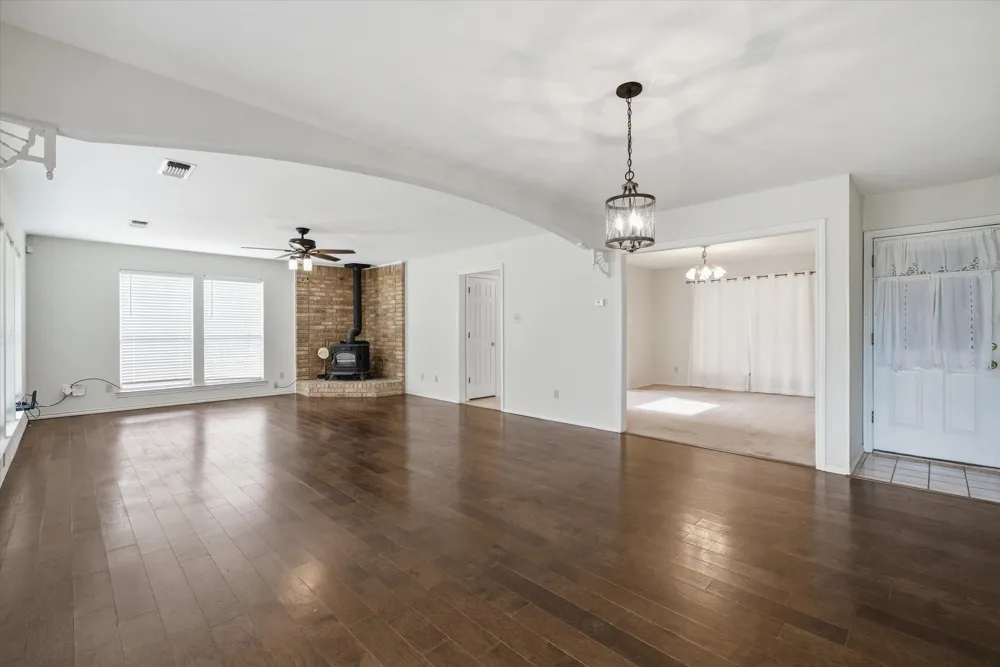 290 Sycamore Street Van, TX 75790