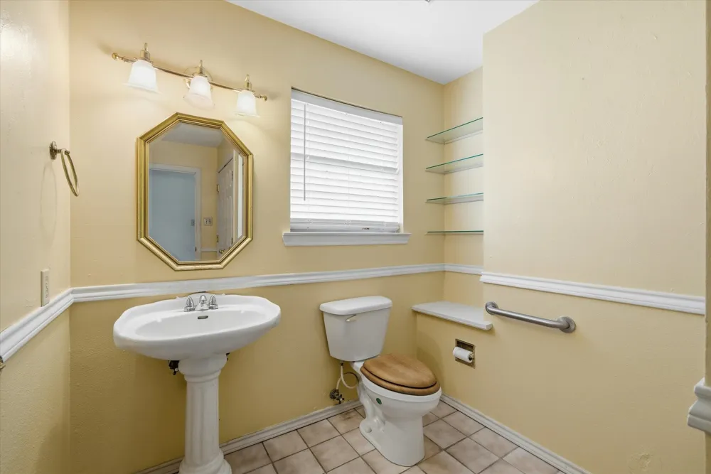 290 Sycamore Street Van, TX 75790