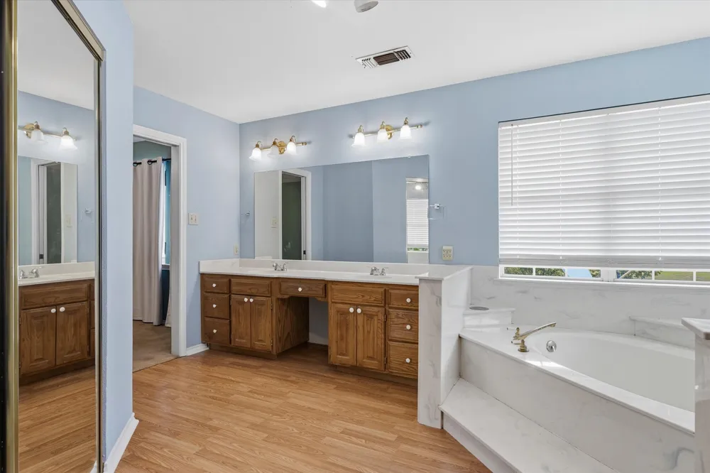290 Sycamore Street Van, TX 75790