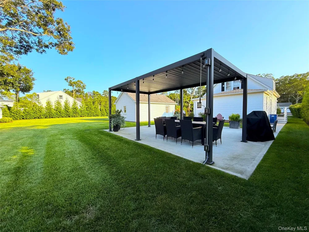 24 Pegs Lane Riverhead, NY 11901