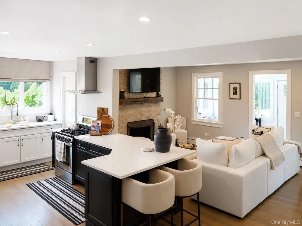 24 Pegs Lane Riverhead, NY 11901