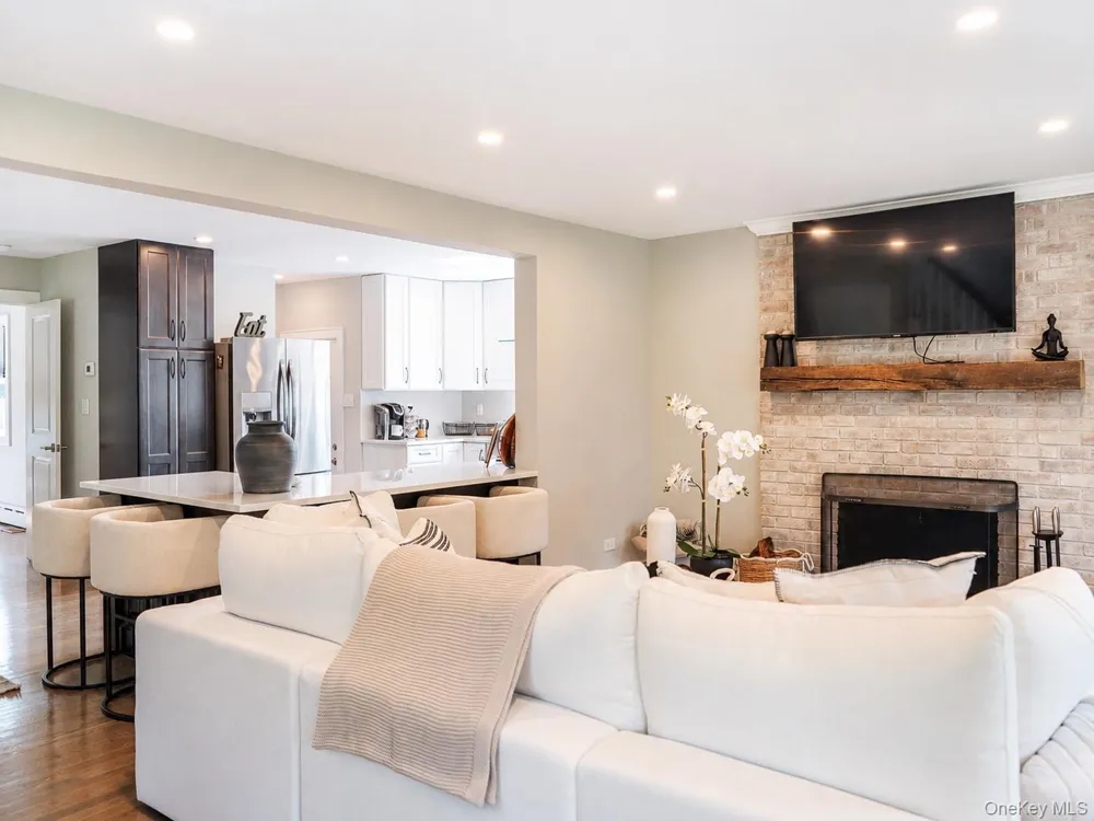24 Pegs Lane Riverhead, NY 11901
