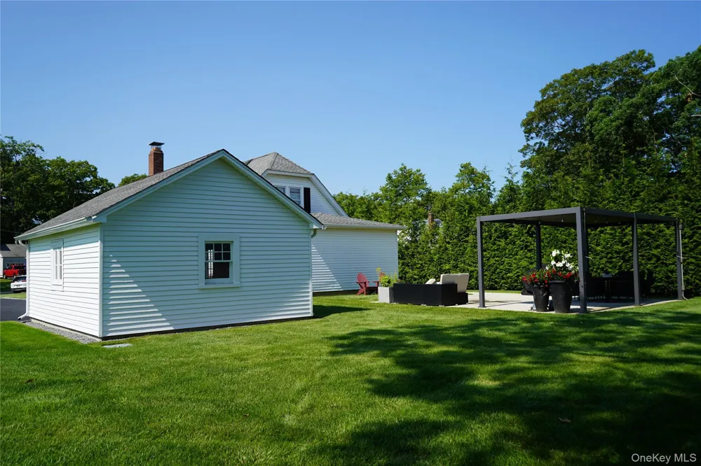 24 Pegs Lane Riverhead, NY 11901