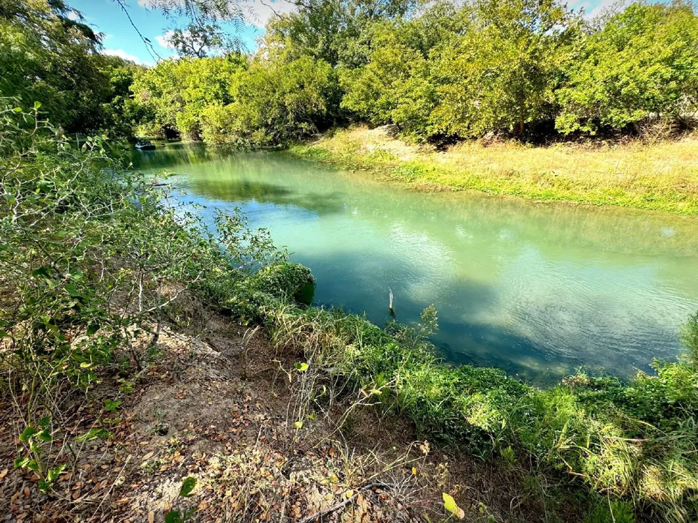 4194 SE River Road Martindale, TX 78655