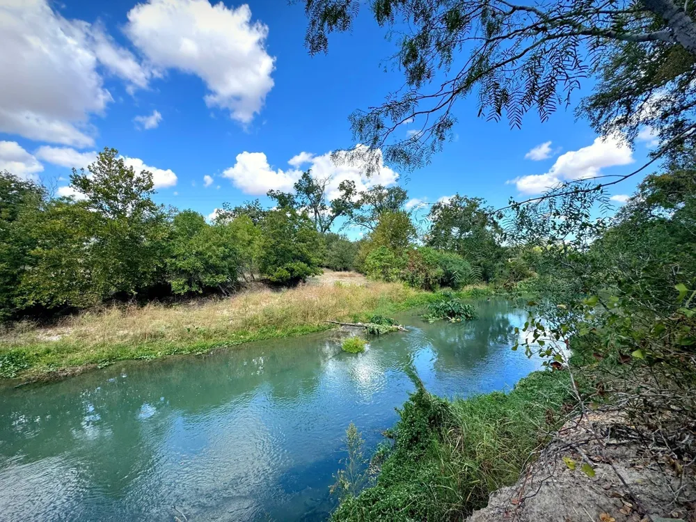 4194 SE River Road Martindale, TX 78655
