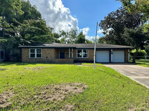 6 Southlawn Circle